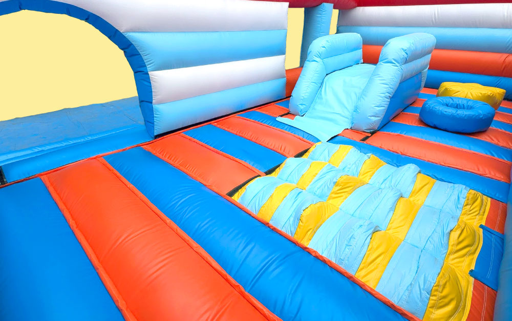 よちふわひろば内部